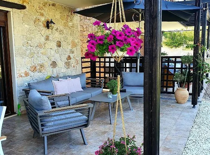 Sandra Villa Kriopigi