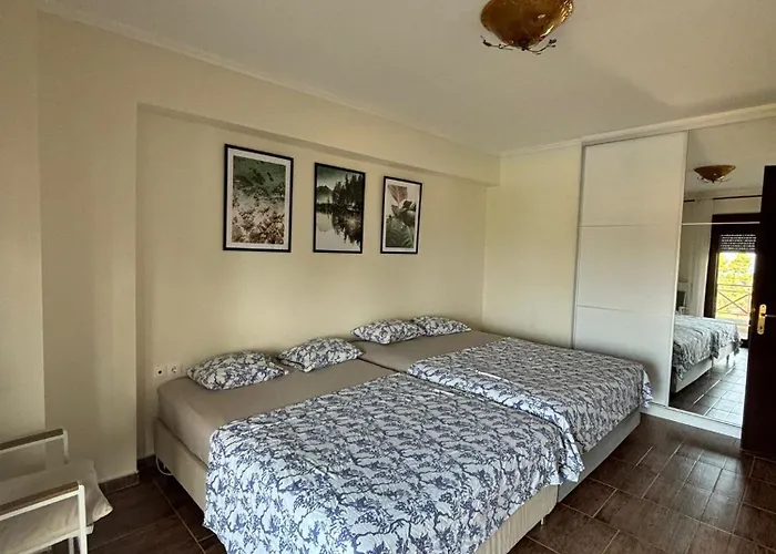 Sandra Villa Kriopigi